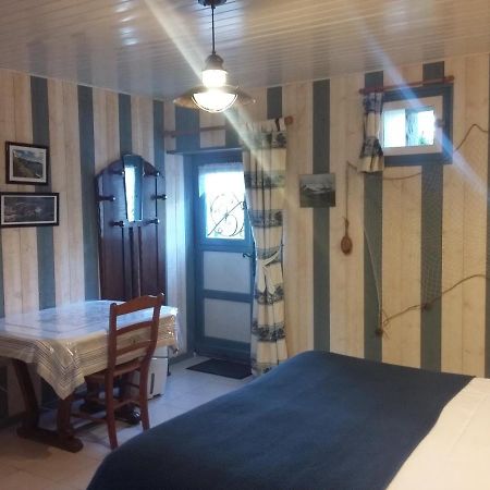 Les Petites Chapelles Panzió Saint-Pierre-de-Plesguen Kültér fotó
