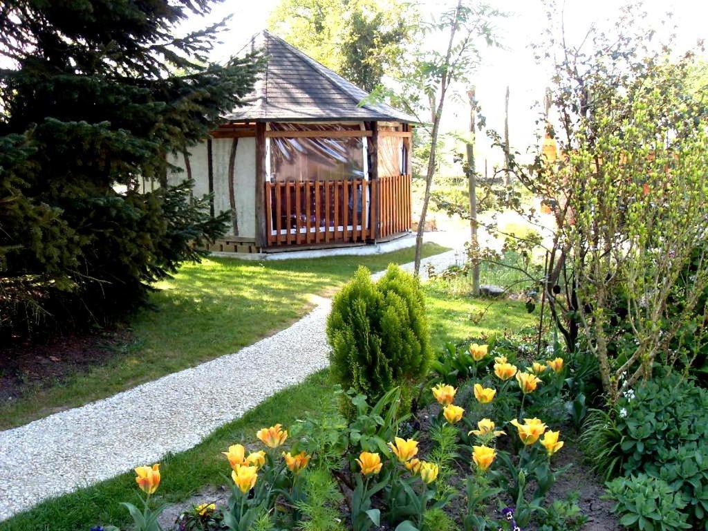 Les Petites Chapelles Panzió Saint-Pierre-de-Plesguen Kültér fotó